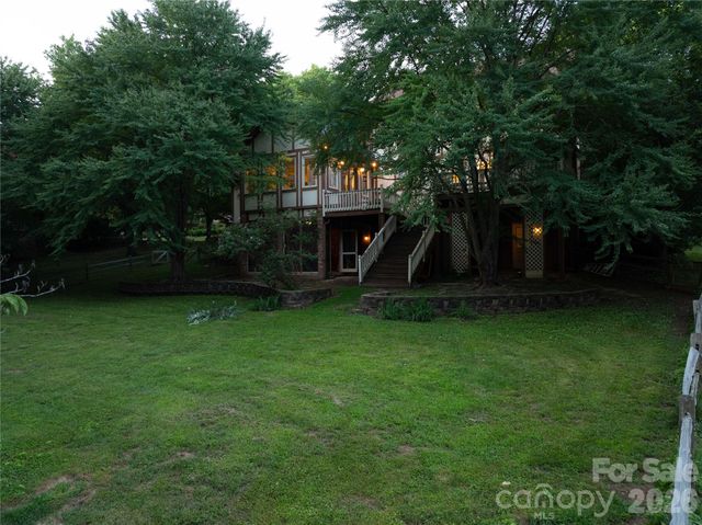 1001 Plantation Drive NE, Lenoir, NC 28645