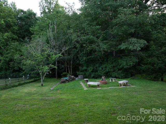 1001 Plantation Drive NE, Lenoir, NC 28645