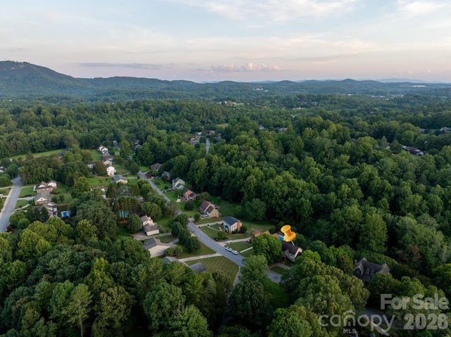 1001 Plantation Drive NE, Lenoir, NC 28645