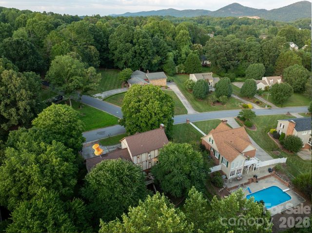 1001 Plantation Drive NE, Lenoir, NC 28645