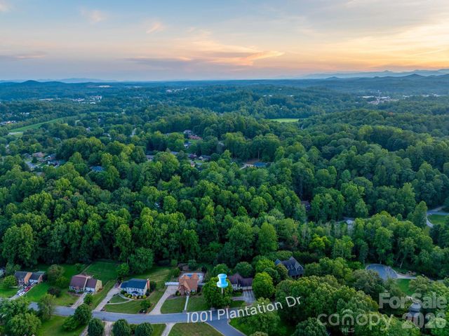 1001 Plantation Drive NE, Lenoir, NC 28645