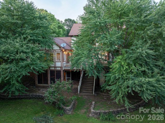 1001 Plantation Drive NE, Lenoir, NC 28645