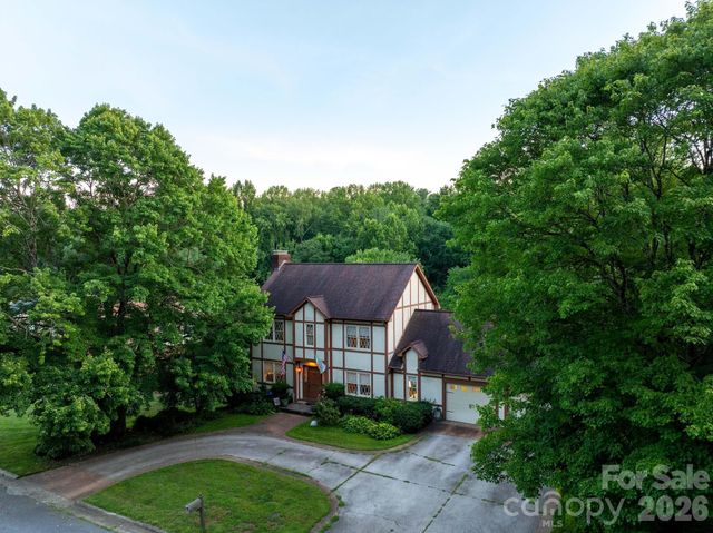 1001 Plantation Drive NE, Lenoir, NC 28645