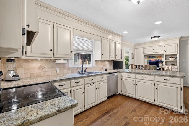 1001 Plantation Drive NE, Lenoir, NC 28645