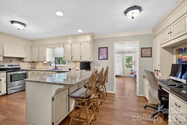 1001 Plantation Drive NE, Lenoir, NC 28645