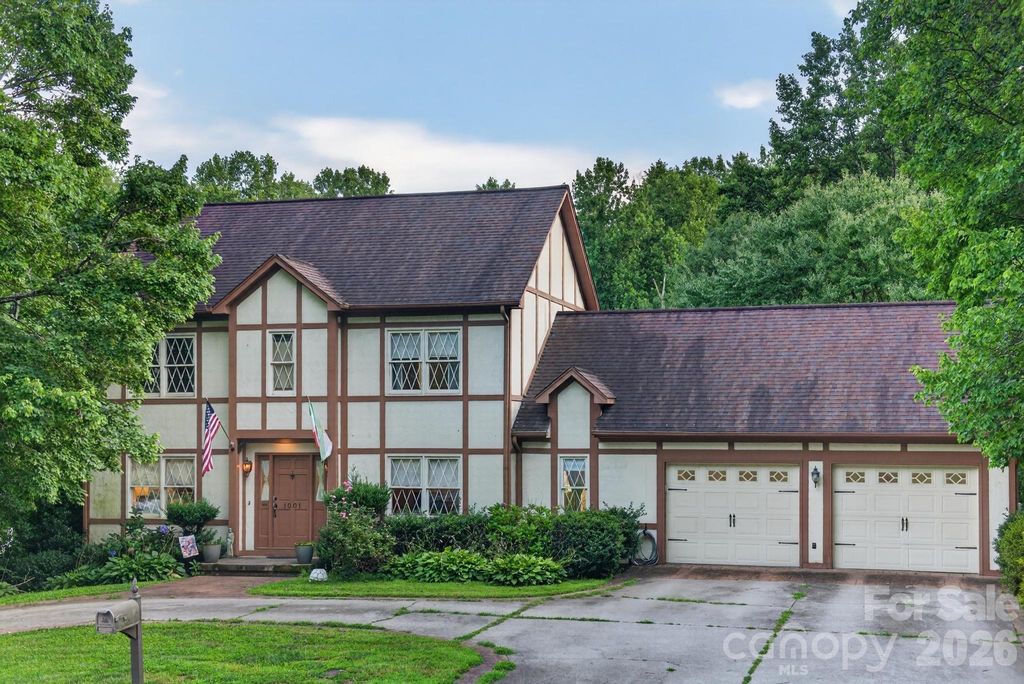1001 Plantation Drive NE, Lenoir, NC 28645