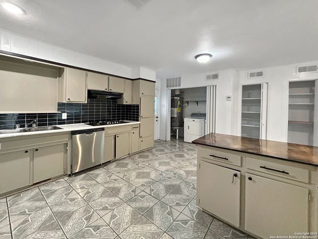 546 Creath, San Antonio, TX 78221