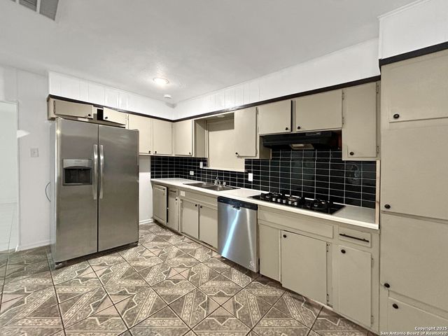 546 Creath, San Antonio, TX 78221