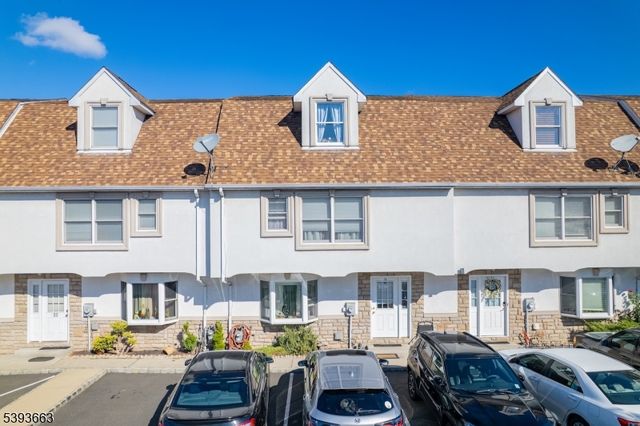 13 Val Sumo Ln, Newark City, NJ 07105