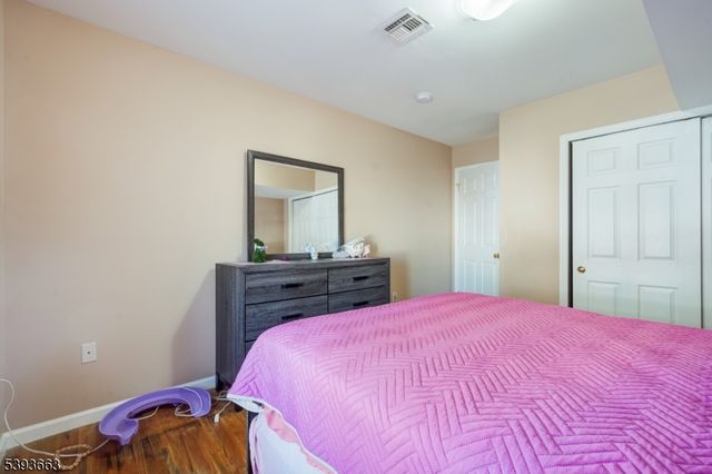 13 Val Sumo Ln, Newark City, NJ 07105