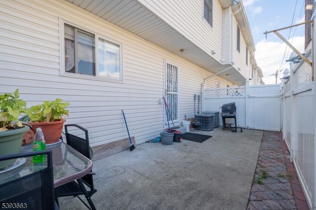 13 Val Sumo Ln, Newark City, NJ 07105