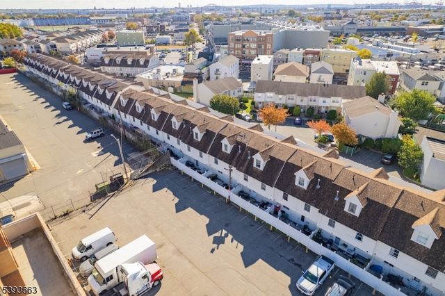 13 Val Sumo Ln, Newark City, NJ 07105