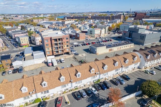 13 Val Sumo Ln, Newark City, NJ 07105