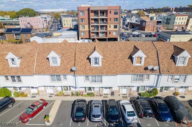 13 Val Sumo Ln, Newark City, NJ 07105