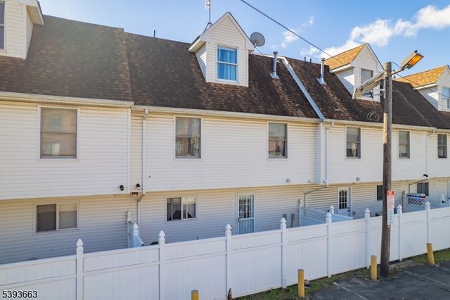 13 Val Sumo Ln, Newark City, NJ 07105