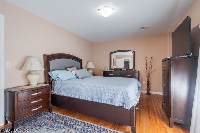 13 Val Sumo Ln, Newark City, NJ 07105