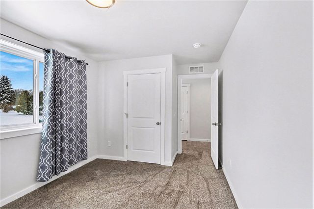 75603 Ridgeway Drive, Lawton, MI 49065