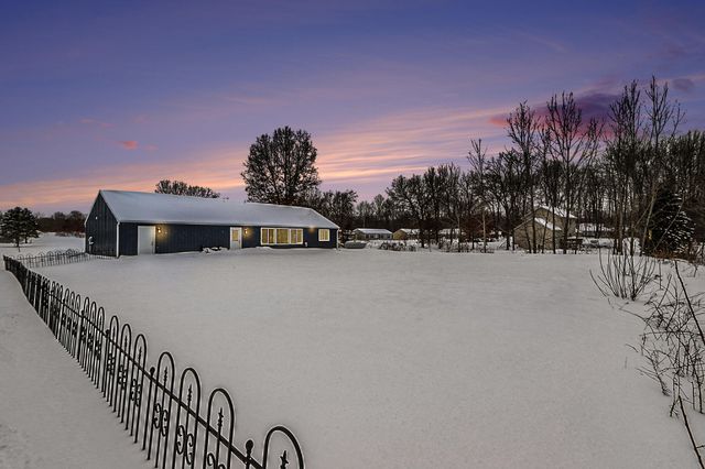 75603 Ridgeway Drive, Lawton, MI 49065