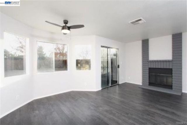 2310 Lightcap St, Lancaster, CA 93535