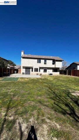 2310 Lightcap St, Lancaster, CA 93535