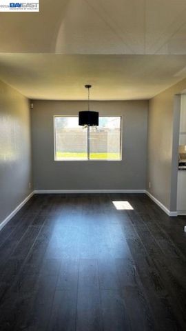 2310 Lightcap St, Lancaster, CA 93535