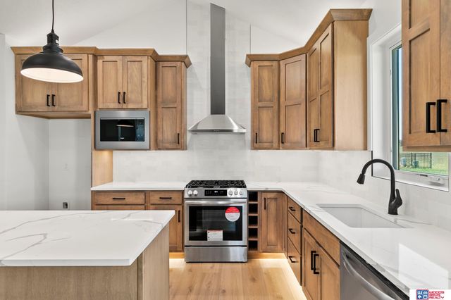 3620 Tree Line Drive, Lincoln, NE 68516