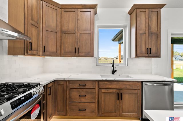 3620 Tree Line Drive, Lincoln, NE 68516