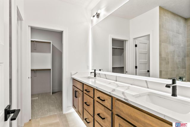 3620 Tree Line Drive, Lincoln, NE 68516