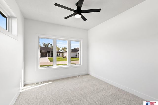 3620 Tree Line Drive, Lincoln, NE 68516