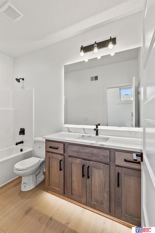 3620 Tree Line Drive, Lincoln, NE 68516