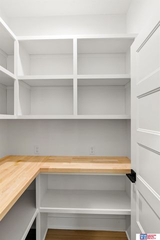 3620 Tree Line Drive, Lincoln, NE 68516