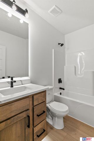 3620 Tree Line Drive, Lincoln, NE 68516