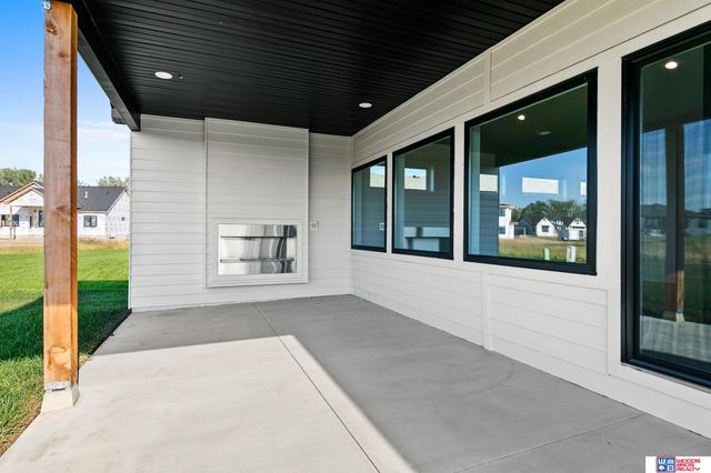 3620 Tree Line Drive, Lincoln, NE 68516