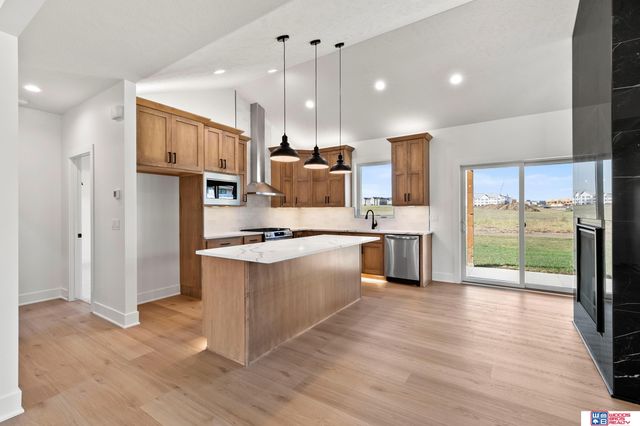 3620 Tree Line Drive, Lincoln, NE 68516