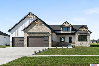 3620 Tree Line Drive, Lincoln, NE 68516