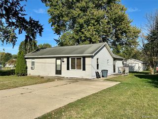 2146 N Center Road, Burton, MI 48509