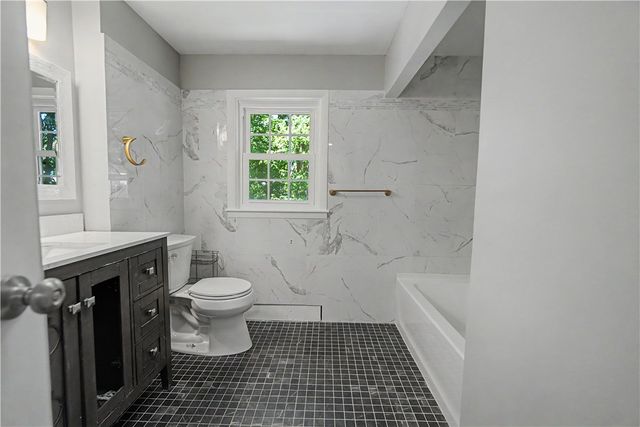 134 Rogers Avenue, Barrington, RI 02806