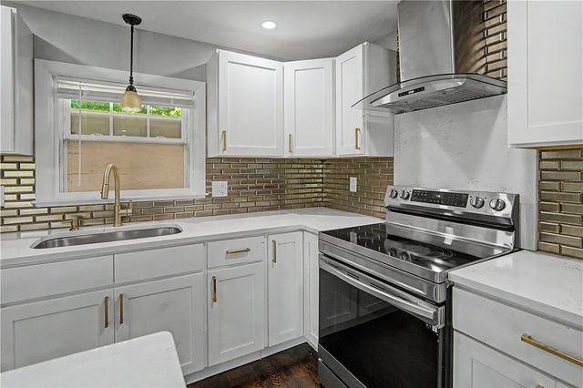 134 Rogers Avenue, Barrington, RI 02806