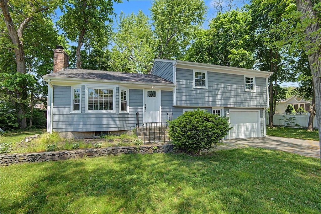 134 Rogers Avenue, Barrington, RI 02806