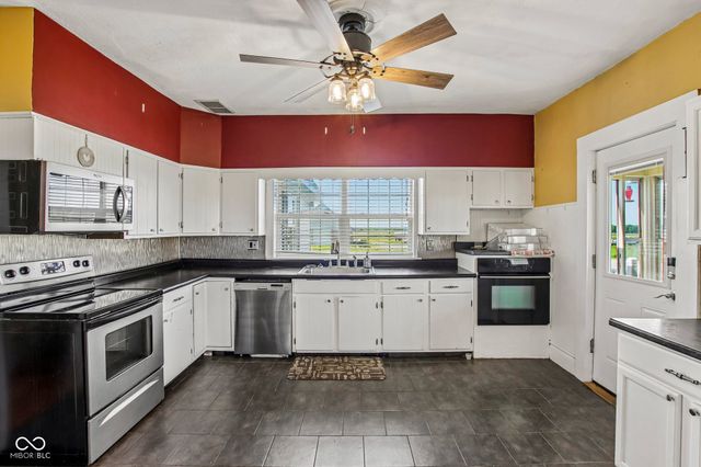 8476 E County Road 800 N, Bainbridge, IN 46105