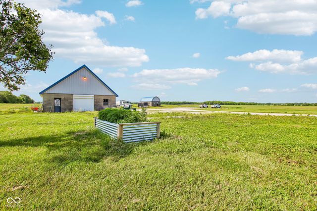 8476 E County Road 800 N, Bainbridge, IN 46105