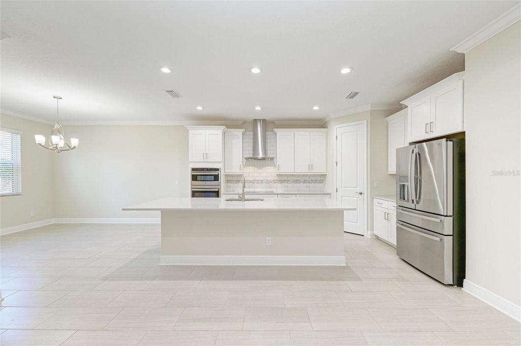 Image 13 of property listing at 1008 FERNLEAF RUN, Bradenton, FL 34212