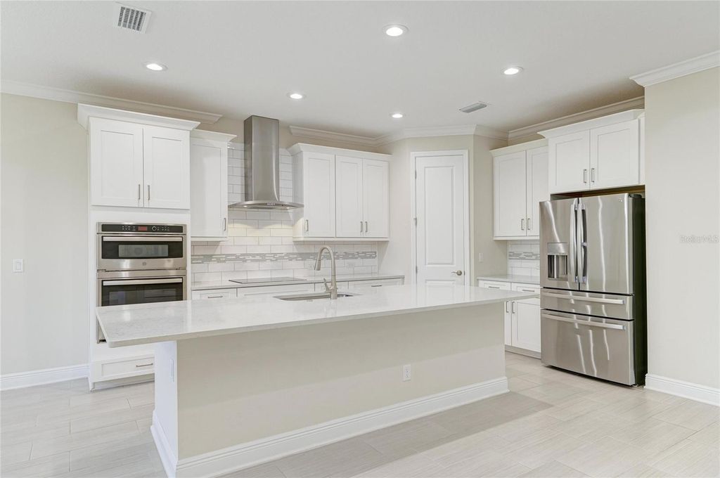 Image 15 of property listing at 1008 FERNLEAF RUN, Bradenton, FL 34212