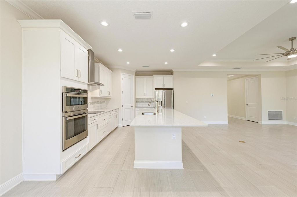 Image 19 of property listing at 1008 FERNLEAF RUN, Bradenton, FL 34212