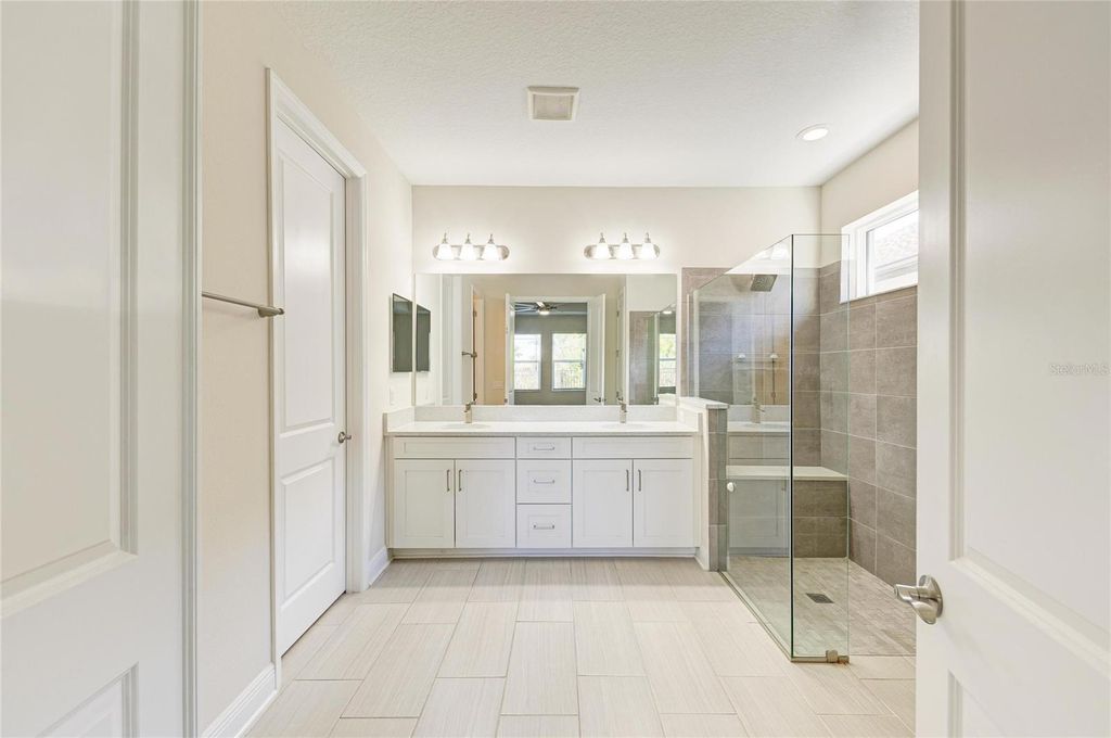 Image 27 of property listing at 1008 FERNLEAF RUN, Bradenton, FL 34212