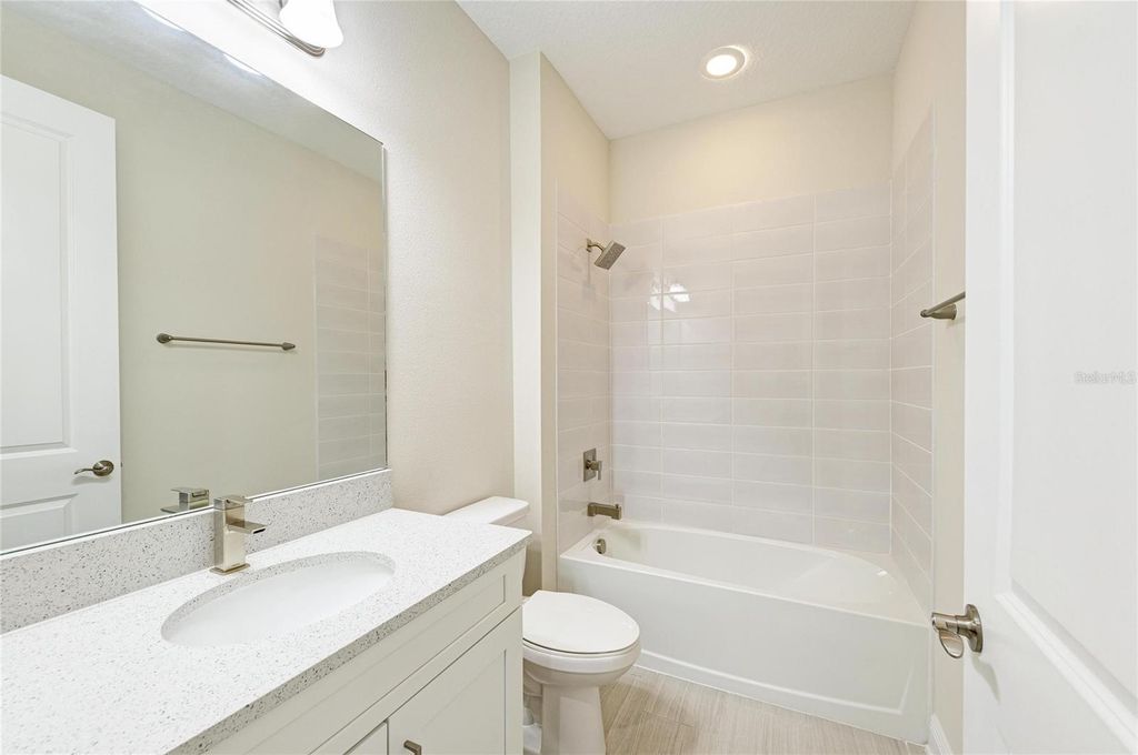 Image 31 of property listing at 1008 FERNLEAF RUN, Bradenton, FL 34212