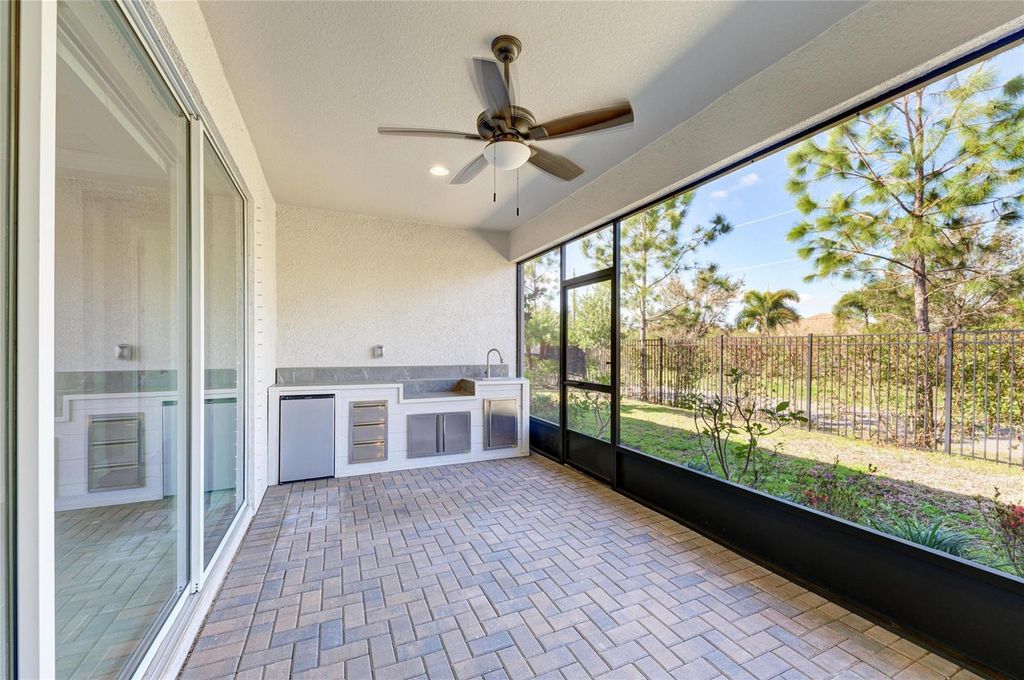 Image 34 of property listing at 1008 FERNLEAF RUN, Bradenton, FL 34212