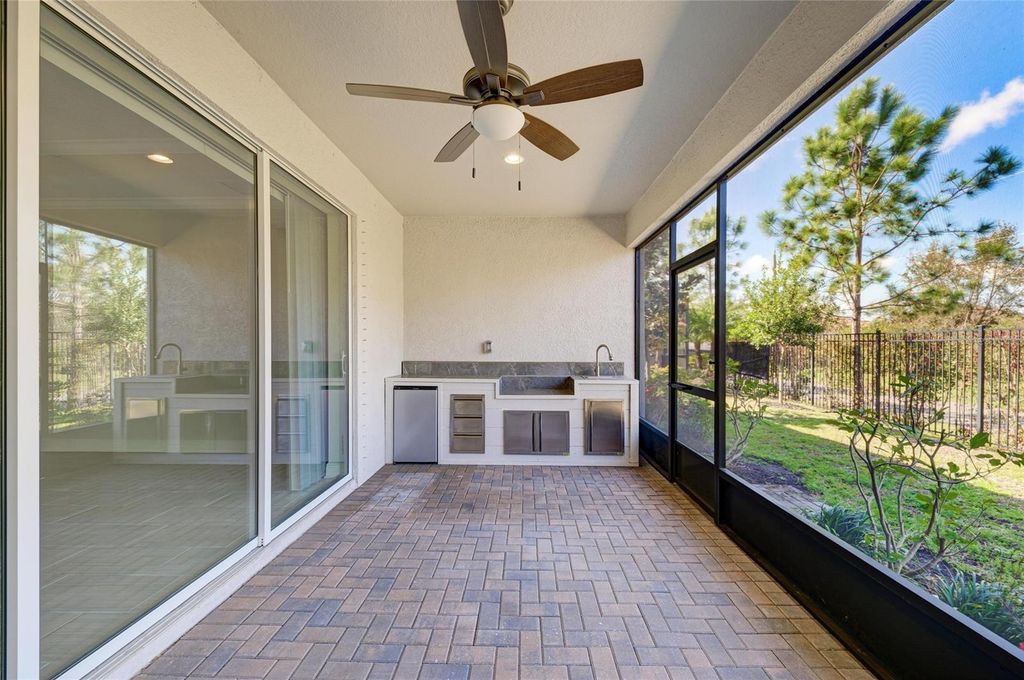 Image 35 of property listing at 1008 FERNLEAF RUN, Bradenton, FL 34212