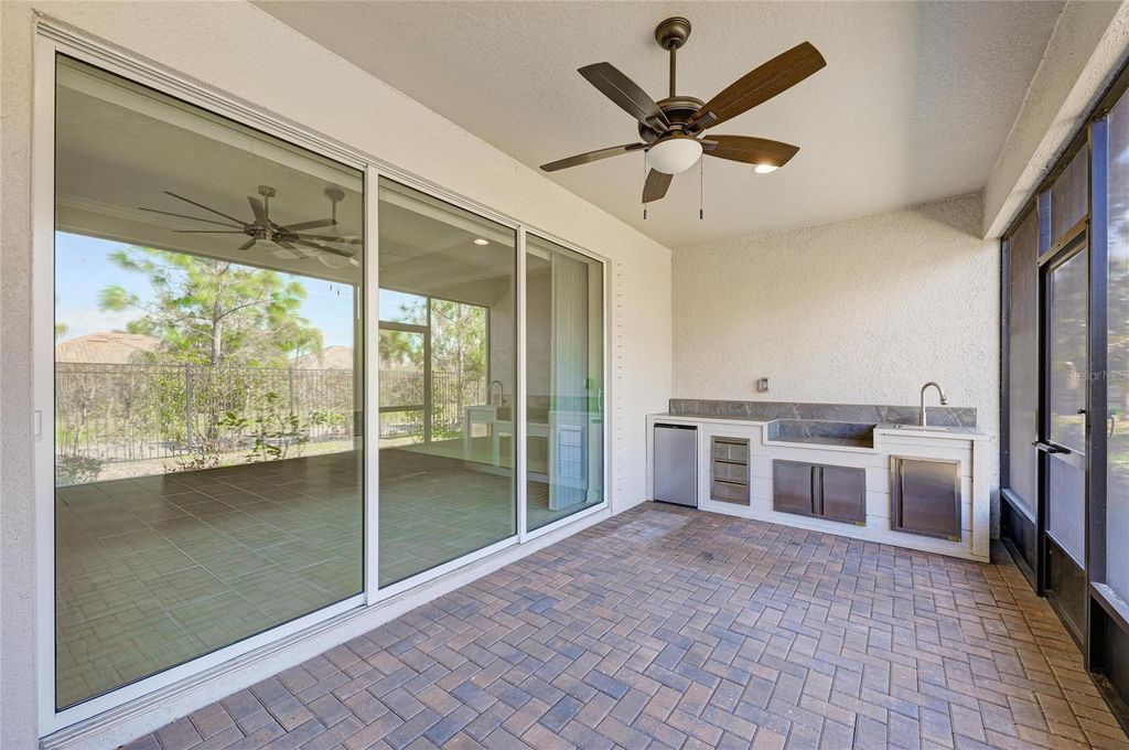 Image 36 of property listing at 1008 FERNLEAF RUN, Bradenton, FL 34212