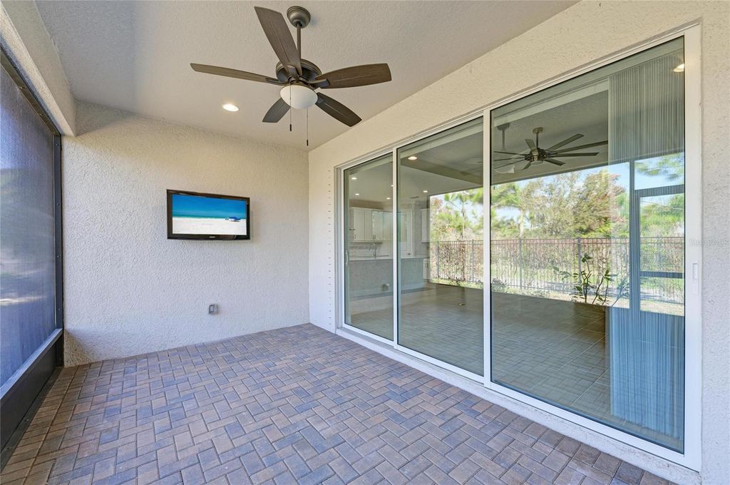 Image 37 of property listing at 1008 FERNLEAF RUN, Bradenton, FL 34212